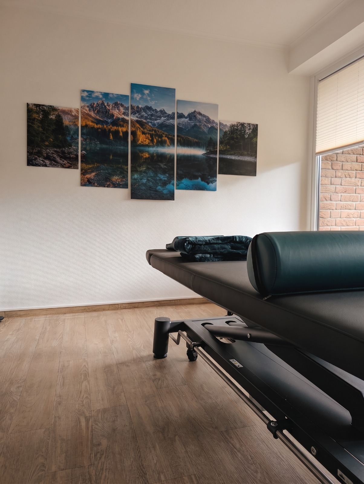 Therapieraum der Mobinova Praxis Bad Nenndorf